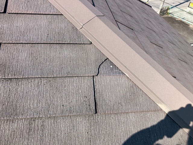 角が欠けてなくなっているスレート板